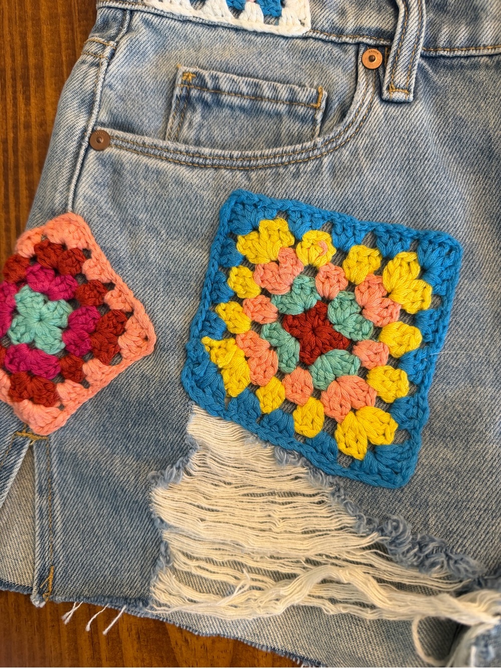 Blank NYC Crocheted Patch Light Blue Denim Shorts-Size 27 - Picture 3 of 6